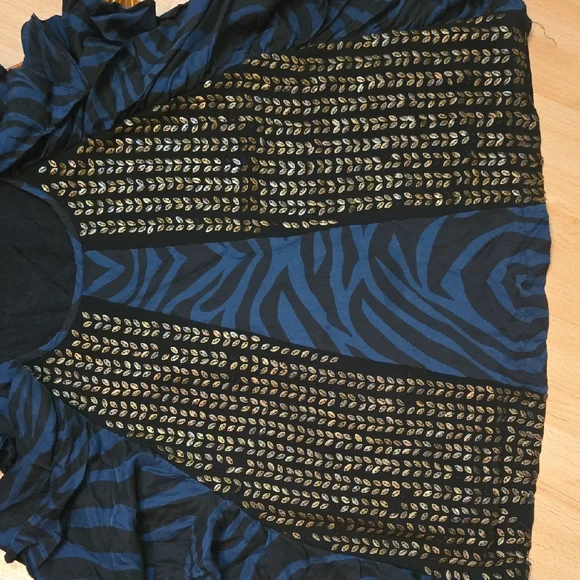 Black and Gold Ruffle Top - Picture 6 of 6